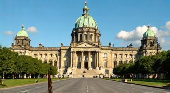 Die Rolle der Gesetzgebung in der Gesellschaft (3/10)